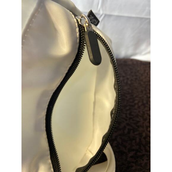 Snoopy mini crossbody/backpack - Picture 8 of 9